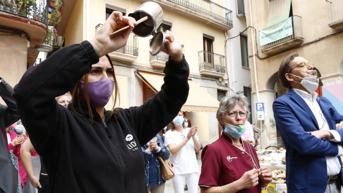 Més de 200 persones assisteixen a la lectura del manifest dels botiguers del barri antic de Valls per reclamar seguretat