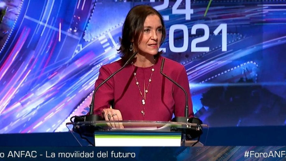 La ministra de Turismo recibe un sobre con una navaja ensangrentada