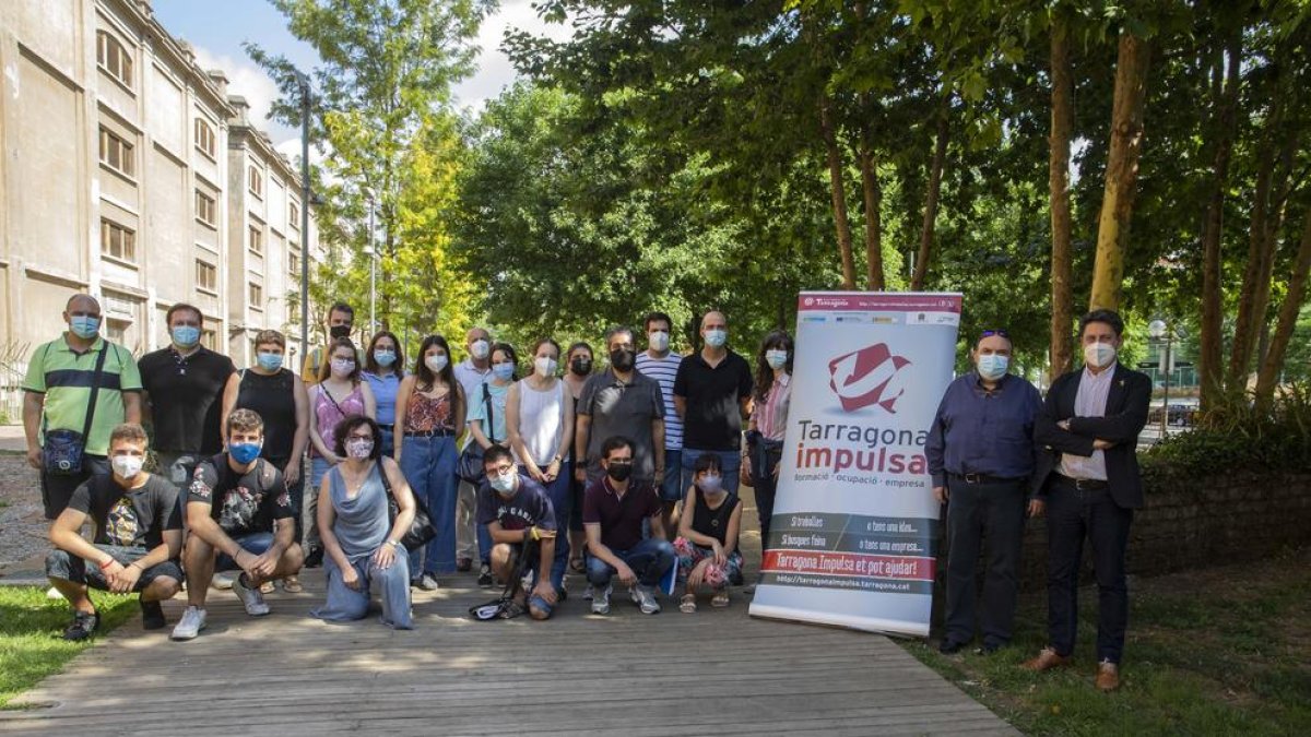 El Ayuntamiento contrata a un total de 30 personas para|por el programa 'TGN por|para el Civismo'