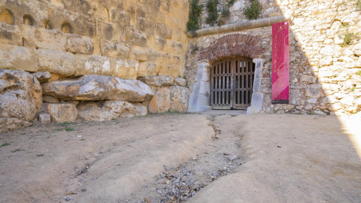 La sortida del Passeig Arqueològic presenta problemes al paviment