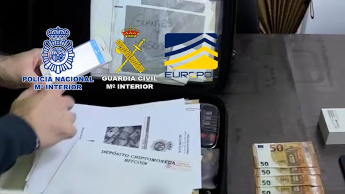 Detenen 37 membres d'una organització dedicada a la introducció de bitllets falsos de 50 euros