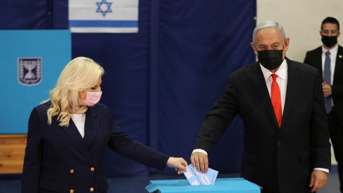 Netanyahu apunta a la reelecció en els sondejos a peu d'urna a Israel