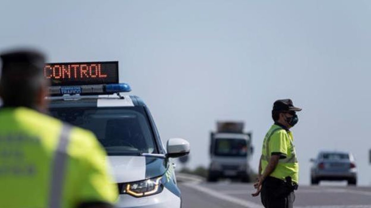 Circula a 253 km/h i l'agafen quan torna per comprovar si l'havia enxampat un radar