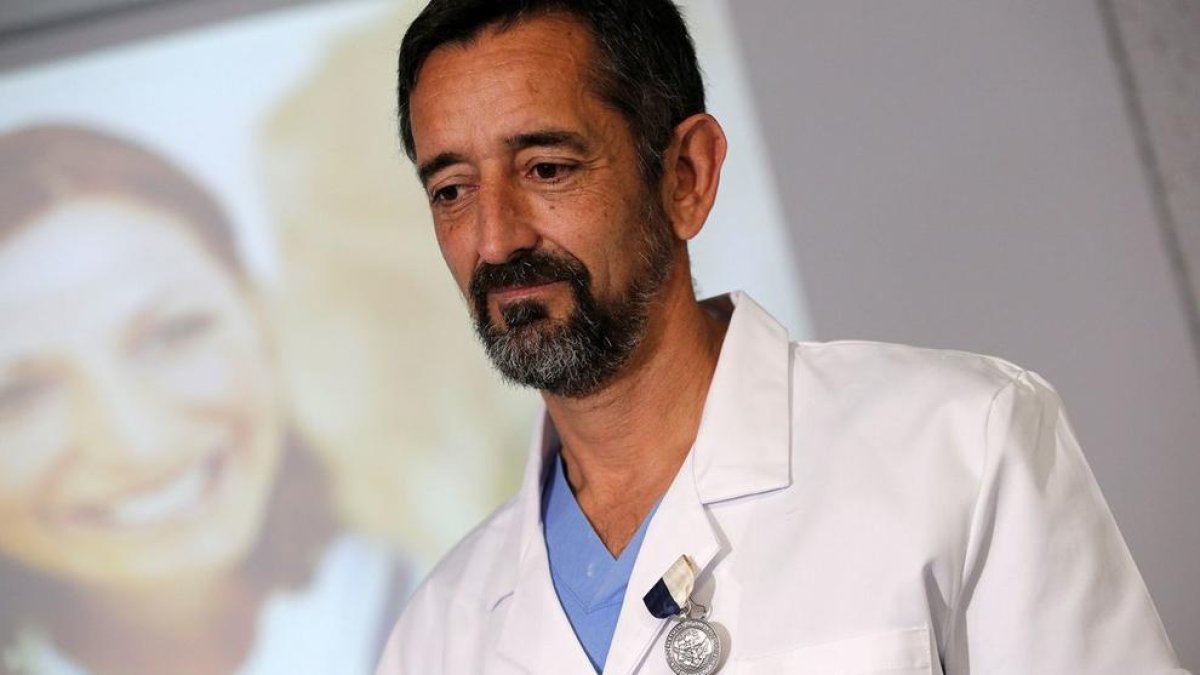 El doctor Pedro Cavadas, vacunat amb Moderna: «Era la que sobrava... la de fregar»