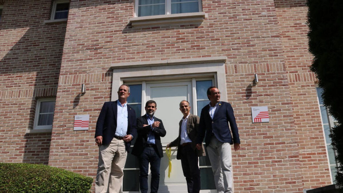 Sànchez, Turull, Rizo y Joaquim Forn visitan Puigdemont en Waterloo