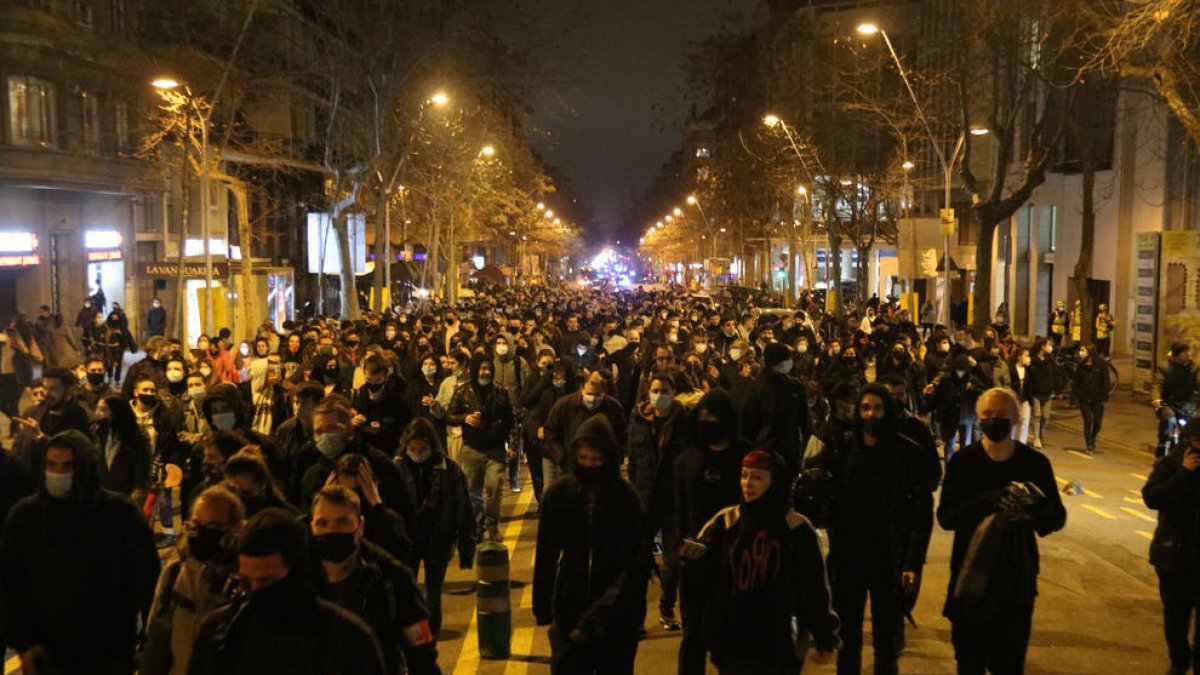 Un periodista resulta ferit a la manifestació proHasel a Barcelona pel llançament d'una ampolla