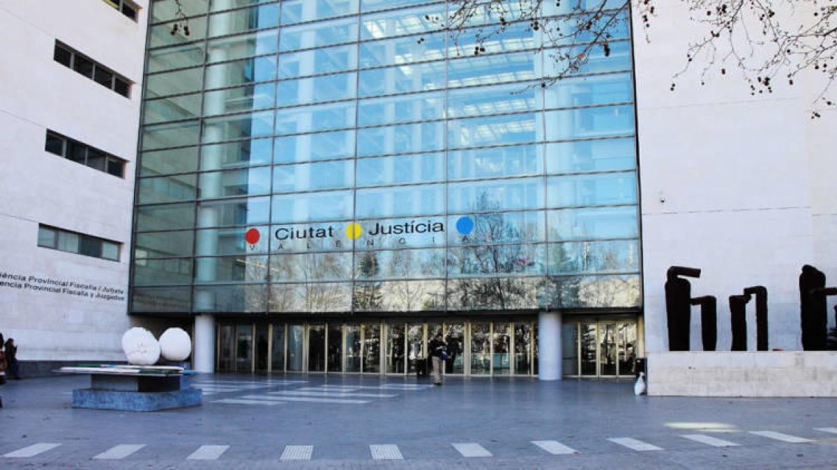 Le acusan de violar a una chica de 14 años y no entra en prisión porque ella «consintió»