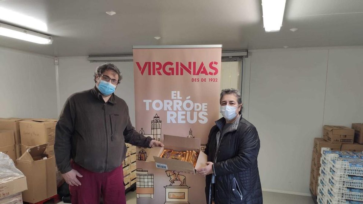 La Xarxa de Distribució d'Aliments de Reus rep 1.500 barres de torró de Torrons Virginias
