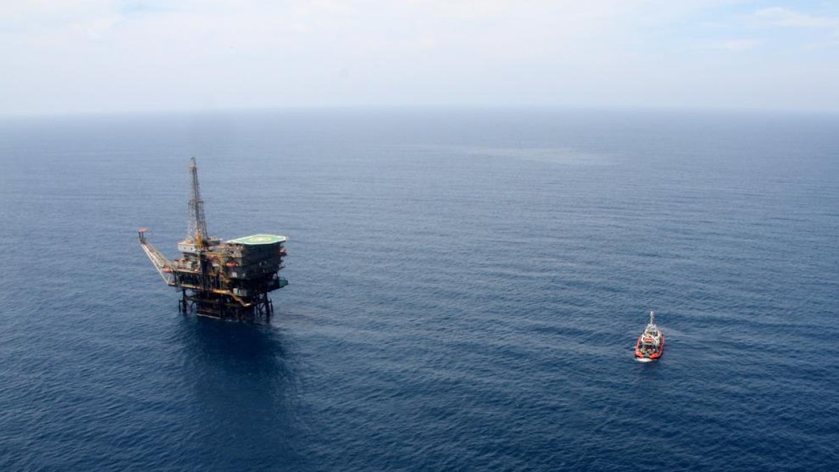 Aliança Mar Blava sospita que Repsol vol convertir els jaciments de Casablanca en magatzems d'hidrocarburs