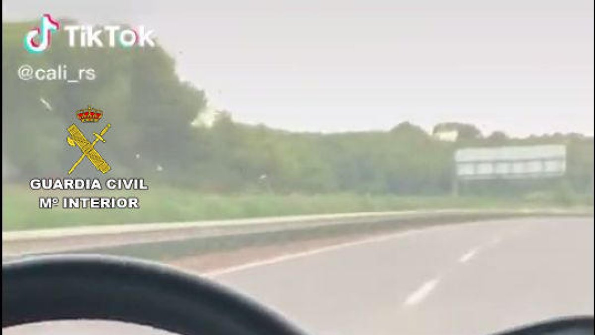 Investigado un vecino de Calafell para circular a 250 km/h por|para la C-32 y colgarlo a TikTok