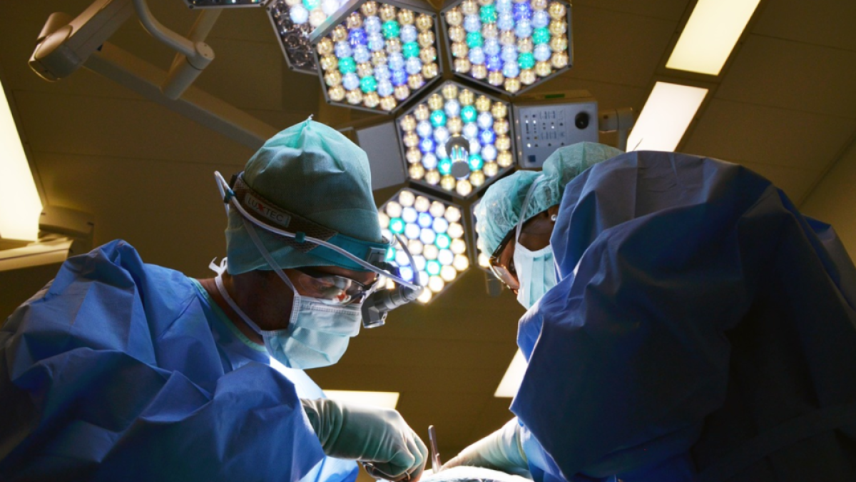 Muere después de recibir un trasplante de pulmones contagiados de coronavirus