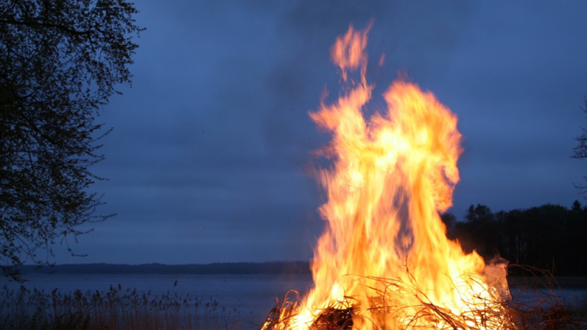 Detinguda una jove de 19 anys per cremar un parc infantil