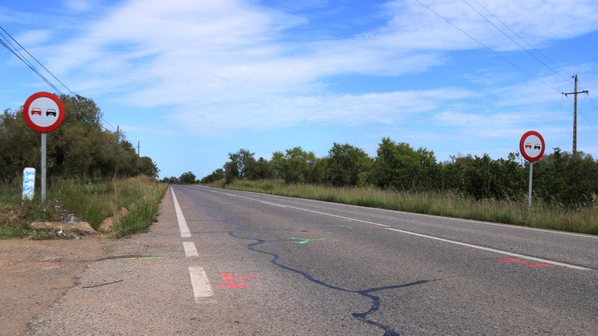Muere el conductor de una moto en un choque con una grúa|grulla en Constantí