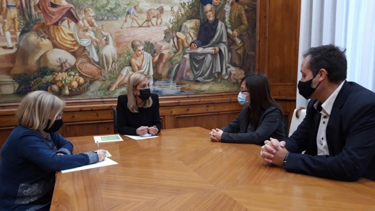 La empresa Aosom prevé abrir el próximo mes de mayo el centro logístico a Valls