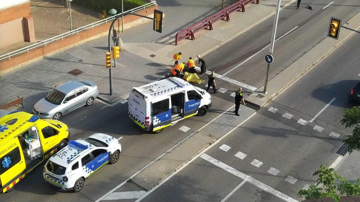 Una persona atropellada en la calle Joan Miró de Tarragona al acceso del Puente del Francolí