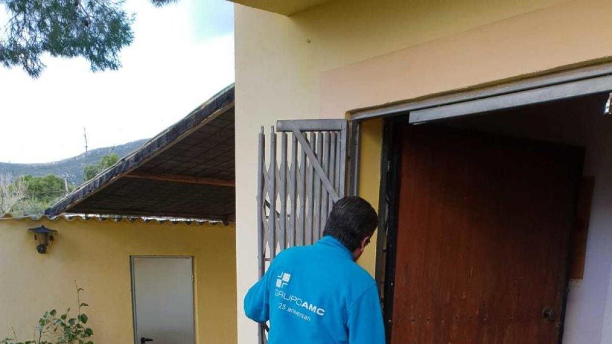 Las ocupaciones y los robos hacen crecer la instalación de rejas en viviendas