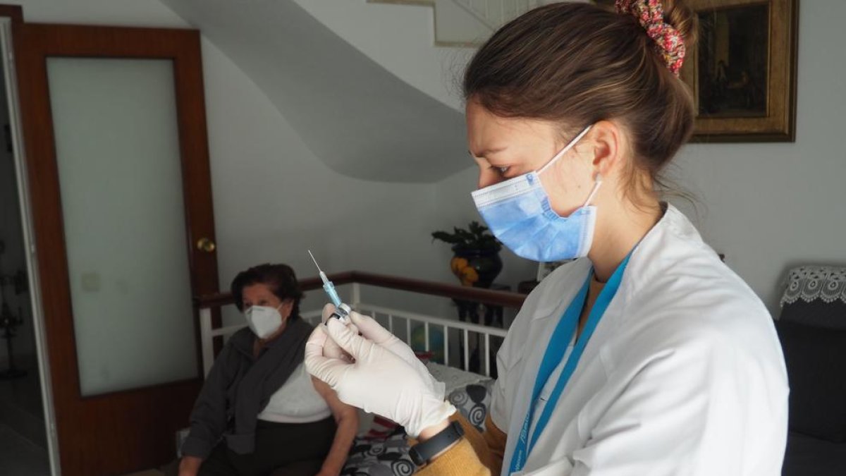 Un 57,2% de los grandes dependientes y el 20,5% de los mayores de 80 años ya han recibido las dos dosis