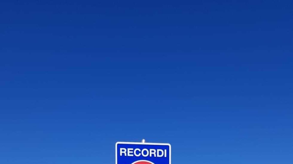 Instal·lada la nova senyalització vertical a Vila-seca, que limita la velocitat a 30 km/h