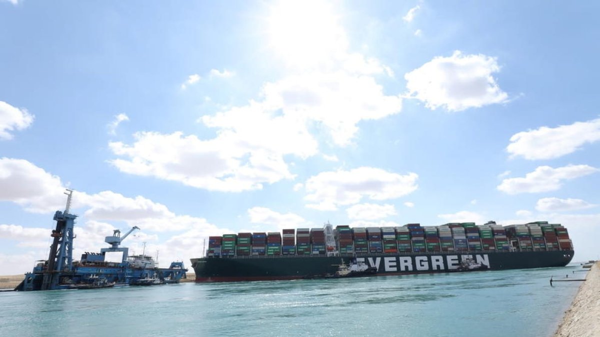 El bloqueo del Canal de Suez cuesta unos 400 millones de dólares cada hora al comercio internacional