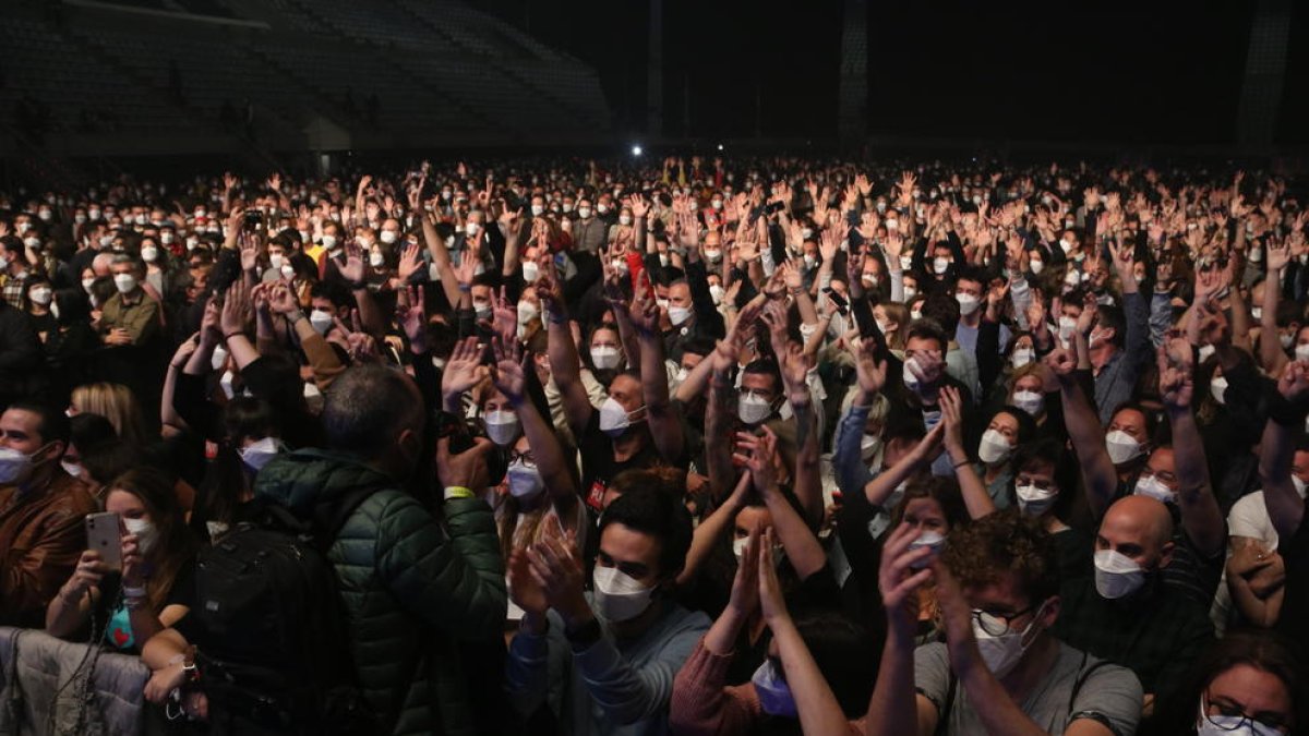 Tests de antígenos negativo, mascarillas ffp2 y pista dividida: el Sant Jordi acoge el primer gran concierto en pandemia