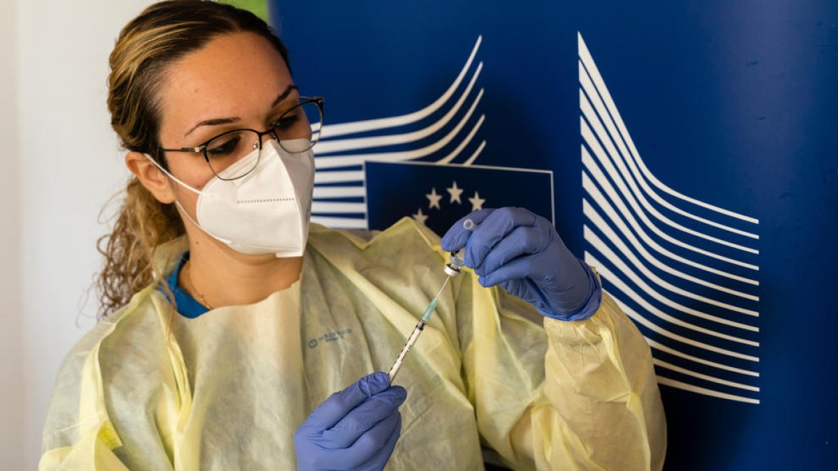 Casi un 10% de los ciudadanos de la UE está totalmente inmunizado contra la covid-19