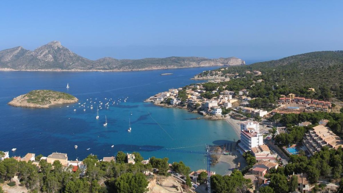 El Reino Unido valora dejar viajar a las Baleares y las Canarias en mayo