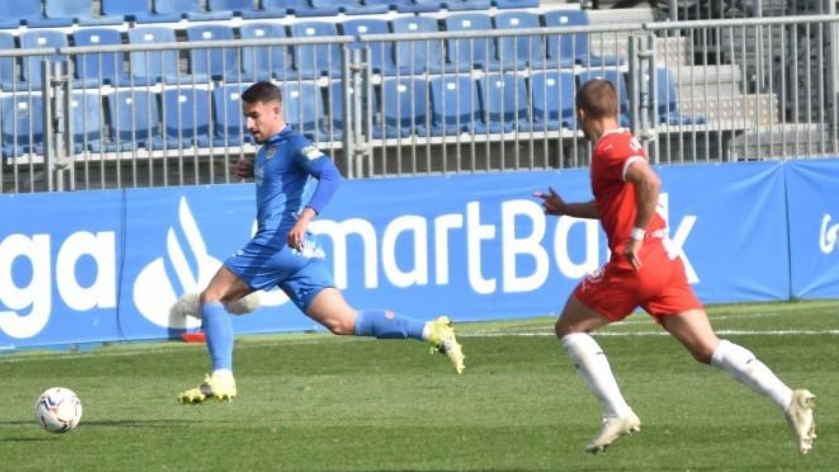 Impactante lesión del ex grana Pol Valentín, que acaba con la mandíbula rota