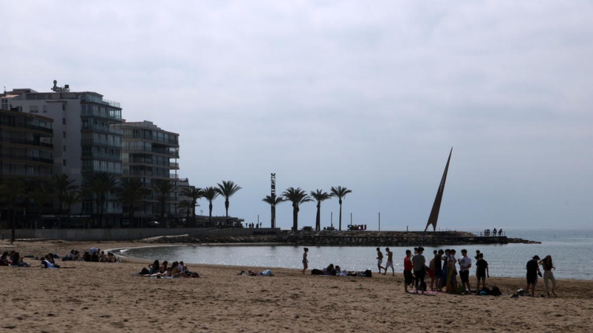 Salou empieza la Semana Santa sin turistas extranjeros y con PortAventura cerrado por la pandemia