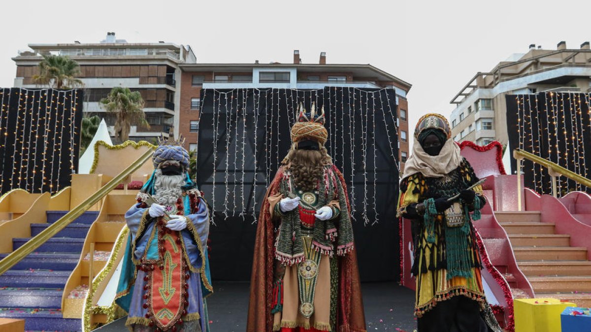 Els Reis d'Orient recullen les claus de la ciutat de Reus i instal·len el campament