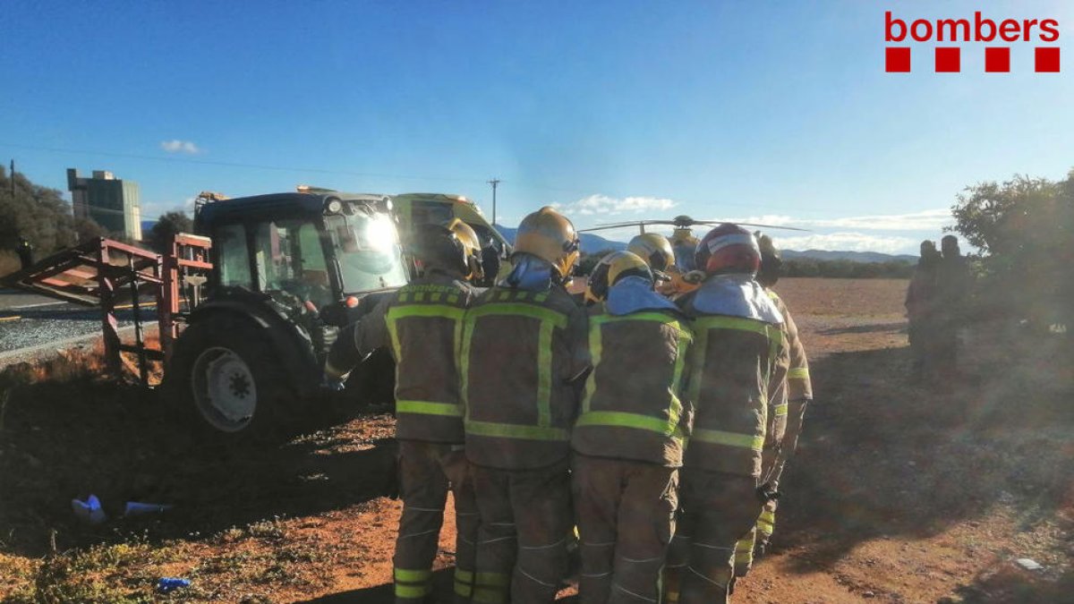 Dos heridos después de chocar un tractor y un camión en la TV-3319 en Ulldecona
