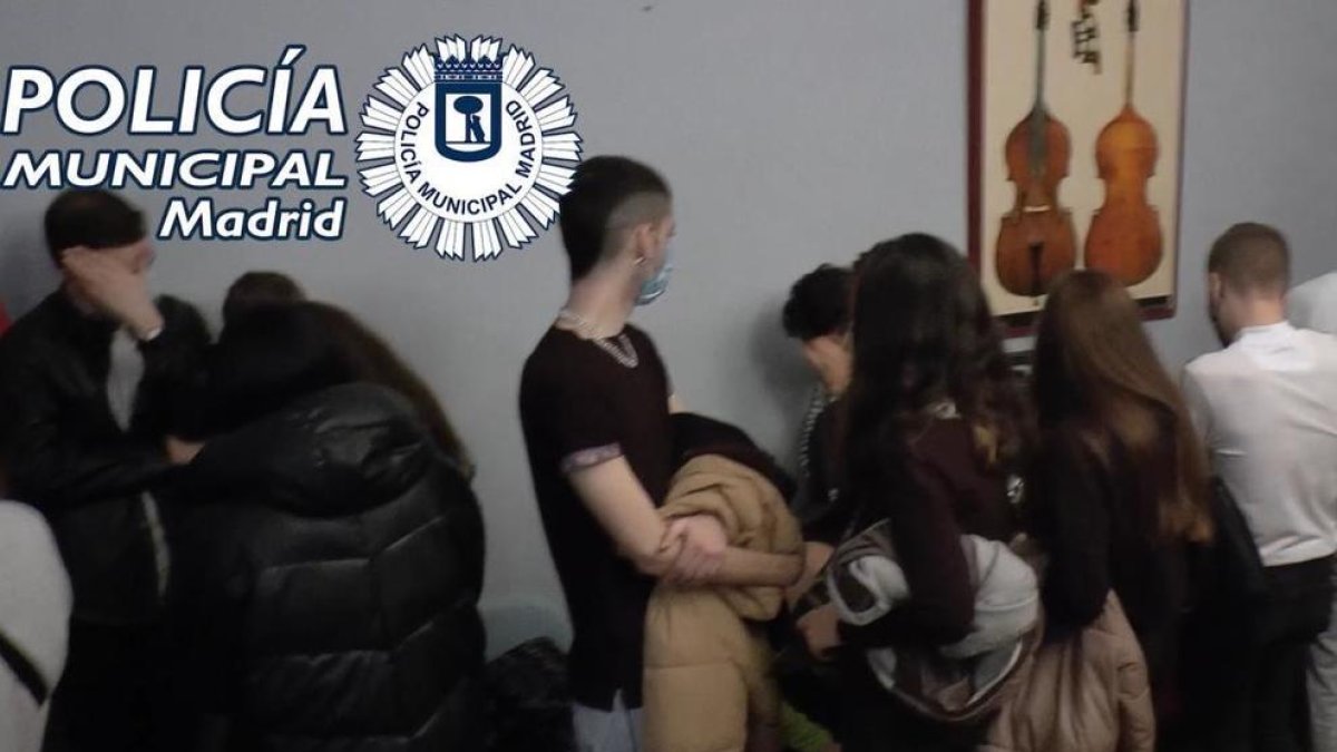 ¿Puede la Policía entrar a la fuerza en viviendas en las cuales hay fiestas?