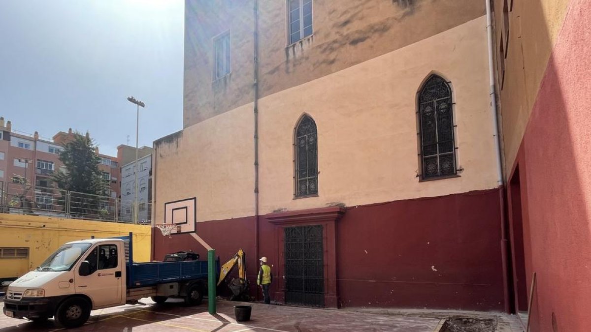 Desvien la canalització d'aigües de l'Església de Jesús i Maria de Tarragona