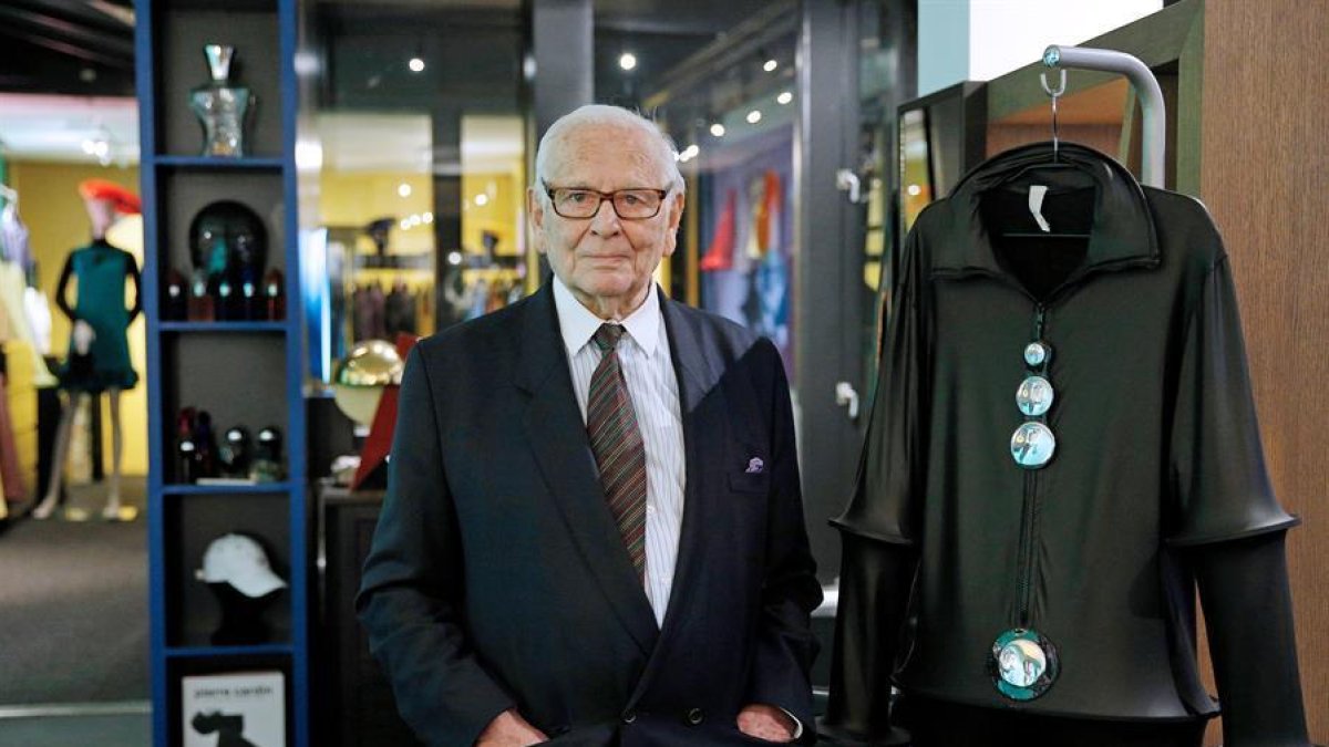 Muere a los 98 años el diseñador Pierre Cardin