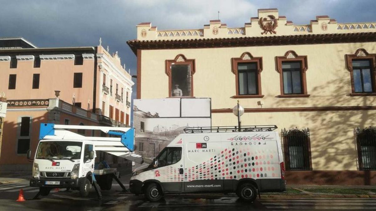 'Autoretrat d'un vaixell anomenat Arxiu', la instal·lació fotogràfica per celebrar el 30è aniversari de l'Arxiu del Port