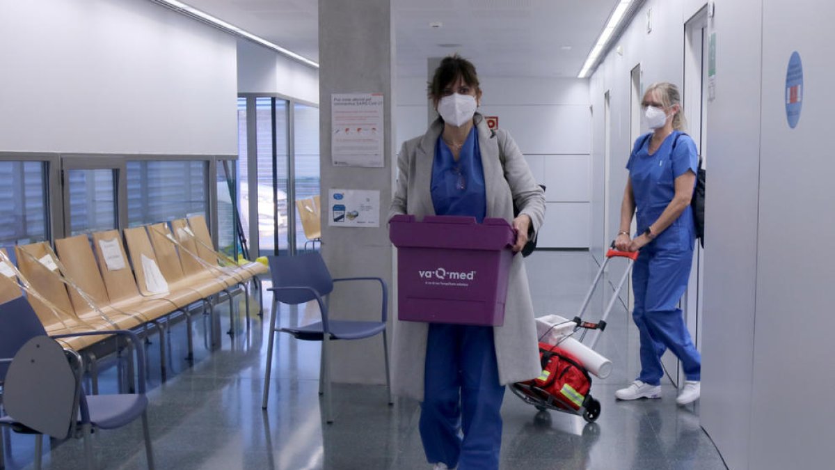 Salut reanuda la vacunación en el Ebro administrando 60 dosis en la residencia de Flix