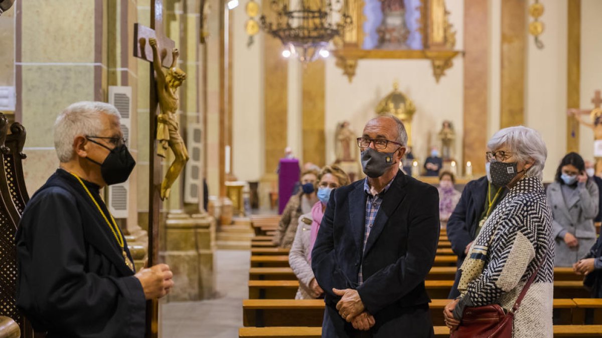 Los Nazarenos de Tarragona mantienen el Martes Santo como su día con un viacrucis