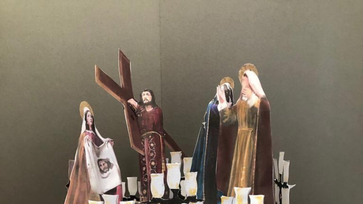 Un recortable de papel recrea a pequeña escala el paso del Nazareno