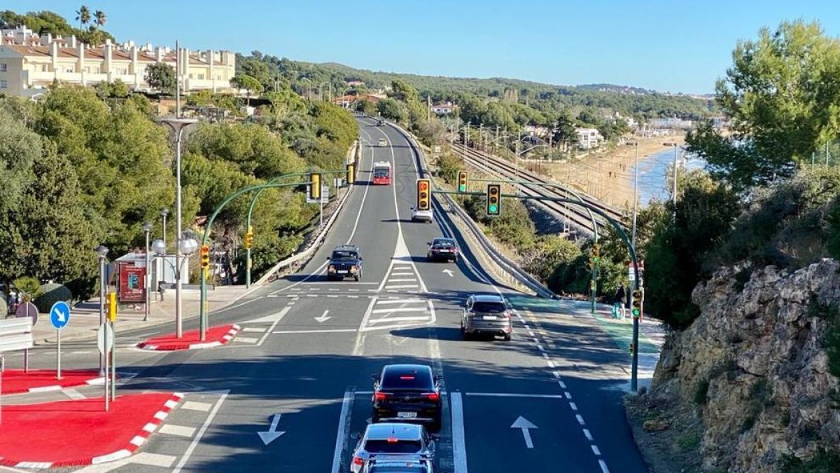 El semáforo de Cala Romana ya está en funcionamiento