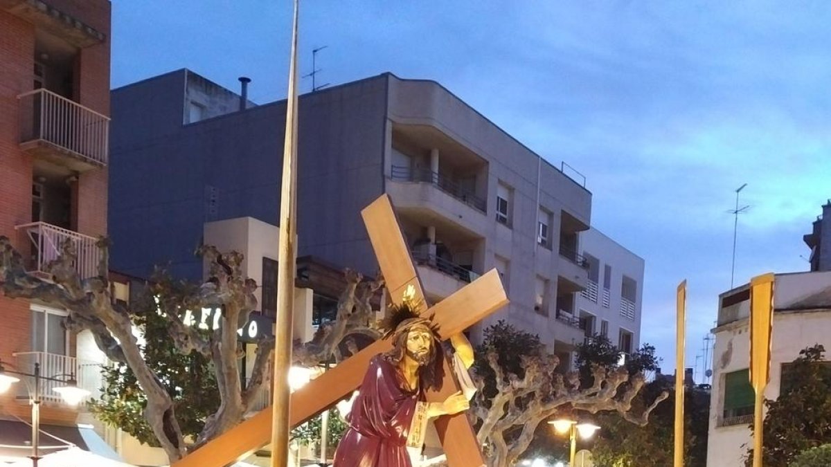 El Vía Crucis del Viernes Santo de Cambrils se hará en el interior de la iglesia de Santa Maria