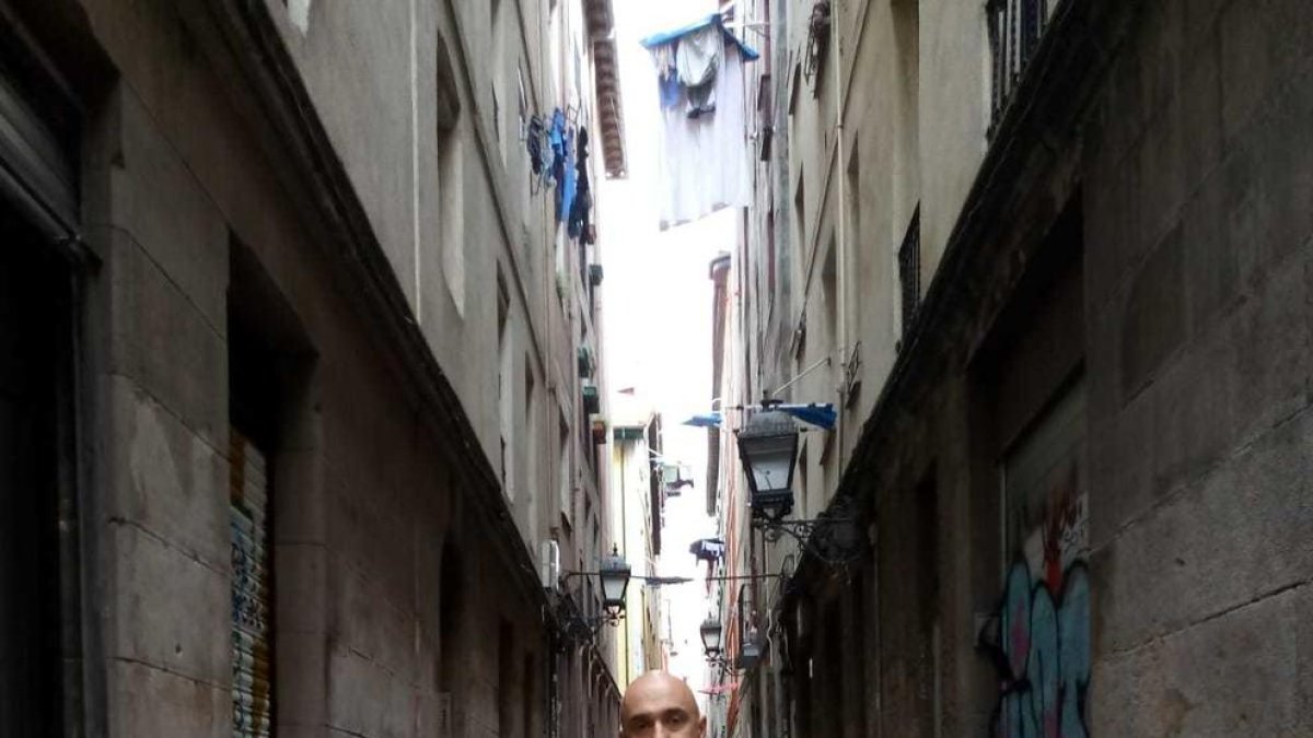 «M'agrada la novel·la negra que entra als baixos fons, que és una mica pessimista»