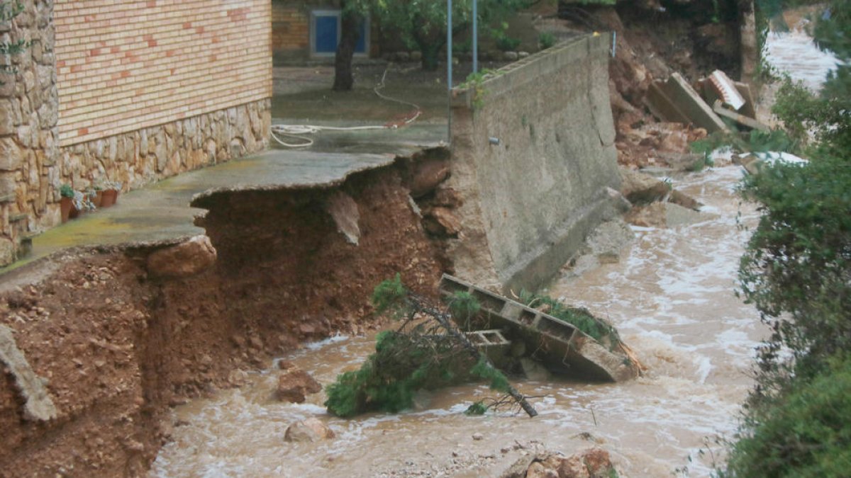 Los Bomberos confían en que el temporal de Alcanar no se vuelva a repetir pero mantienen el dispositivo de emergencias
