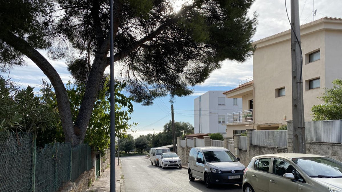 Entren a la força a quatre apartaments de Cala Romana