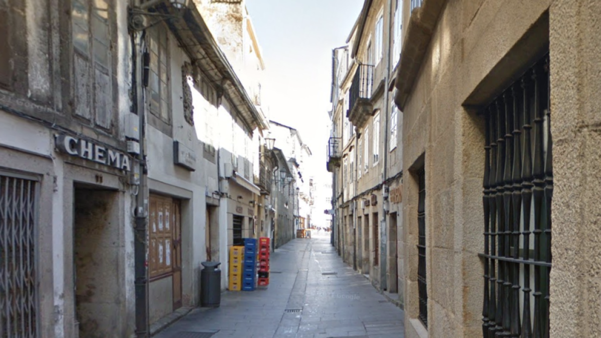 Amaga al soterrani del seu local a set clients per saltar-se l'horari de tancament