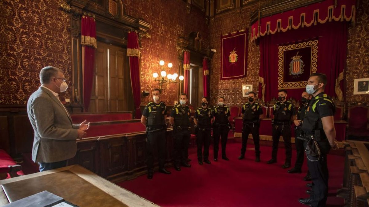 10 agents de la Guàrdia Urbana de Reus prenen possessió com a funcionaris de carrera