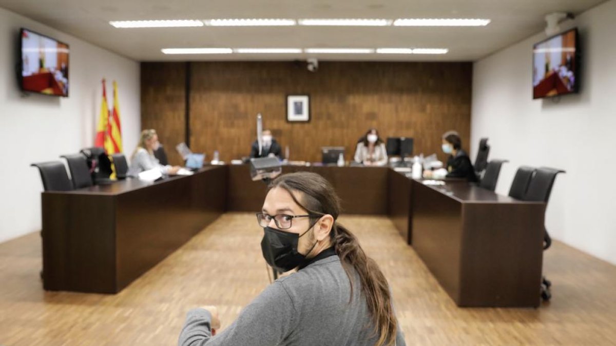 Absolt el fotoperiodista jutjat per empentar un policia en els aldarulls per la sentència del 'Procés'