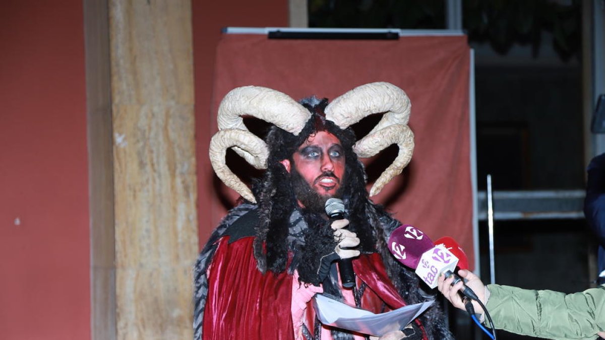 Satanás sale del infierno antes de tiempo para abrir la temporada de Pastorets a la Cuenca