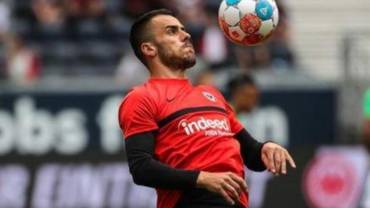 Un jugador del Eintracht de Frankfurt no ficha por el Lazio por una dirección de correo electrónico mal escrita