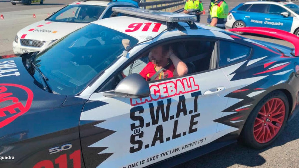 Els Mossos multen a Salou a sis dels participants en un ral·li il·legal de luxe