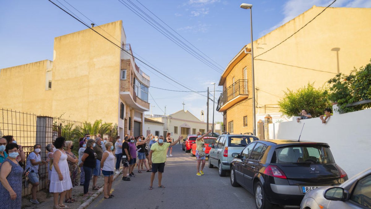 Veïns del barri Montserrat de Reus recullen signatures per fer fora un veí molest