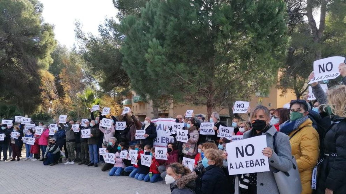 Los vecinos de Golden Pineda protestan por la construcción de una estación de bombeo